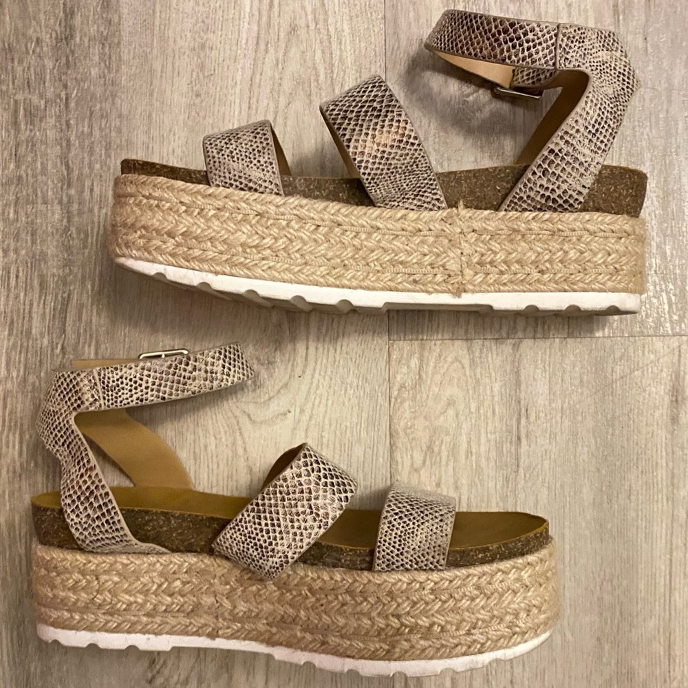SODA Womens Platform Espadrilles Wedges Sandals Snakeskin Cream Beige Black Sz 8 - Picture 2 of 12